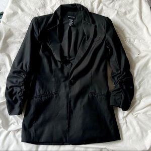 Black ruched sleeve collared blazer